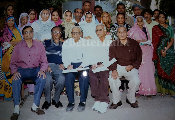 Naginbhai (centre) with patients and volunteers